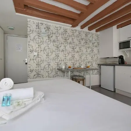 Apartamento Parisien 20m2 En Face Du Musee Grevin - 2p París